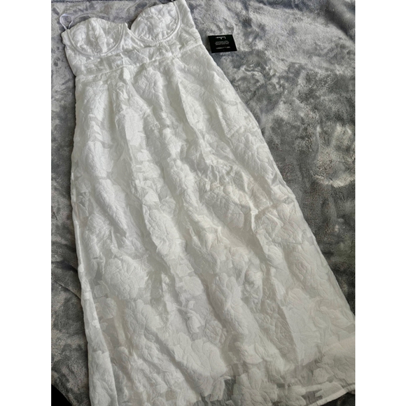 Lulus Dresses & Skirts - Lulus Brand New with Tags Size Small From This Day Floral Jacquard Strapless Mid